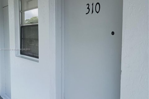 Condominio en venta en North Miami Beach, Florida, 1 dormitorio, 75.44 m2 № 2034251 - foto 15