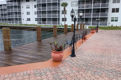 Condominio en venta en North Miami Beach, Florida, 1 dormitorio, 75.44 m2 № 2034251 - foto 4