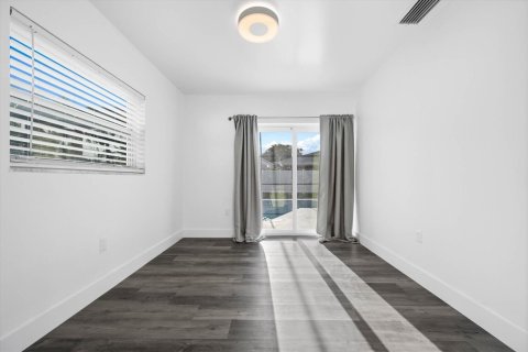 Villa ou maison à louer à Boca Raton, Floride: 3 chambres, 168.34 m2 № 2372379 - photo 13