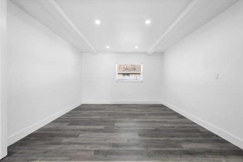 Villa ou maison à louer à Boca Raton, Floride: 3 chambres, 168.34 m2 № 2372379 - photo 5
