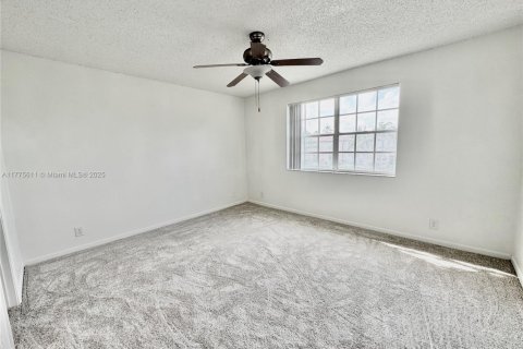 Condo in Pembroke Pines, Florida, 2 bedrooms  № 1697818 - photo 16