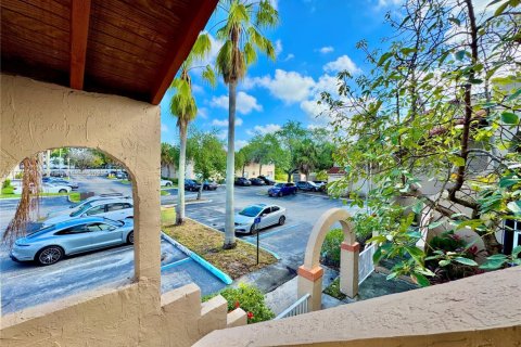 Condo in Pembroke Pines, Florida, 2 bedrooms  № 1697818 - photo 3