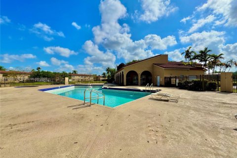 Condo in Pembroke Pines, Florida, 2 bedrooms  № 1697818 - photo 24
