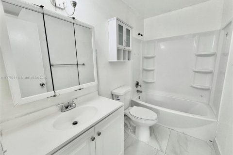 Condo in Pembroke Pines, Florida, 2 bedrooms  № 1697818 - photo 20