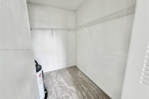 Condo in Pembroke Pines, Florida, 2 bedrooms  № 1697818 - photo 18