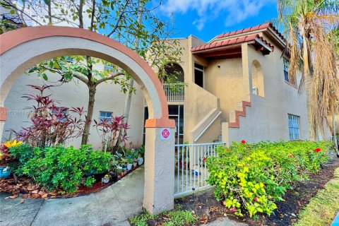 Condo in Pembroke Pines, Florida, 2 bedrooms  № 1697818 - photo 2