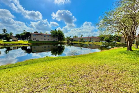 Condo in Pembroke Pines, Florida, 2 bedrooms  № 1697818 - photo 21