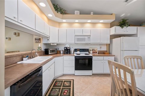Купить кондоминиум в Лейк Сази, Флорида 9 комнат, 125.23м2, № 2213974 - фото 9