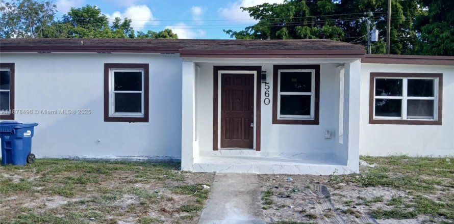 House in Miami Gardens, Florida 6 bedrooms, 86.96 sq.m. № 1927336