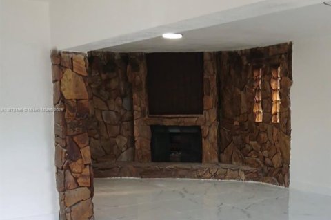 House in Miami Gardens, Florida 6 bedrooms, 86.96 sq.m. № 1927336 - photo 4