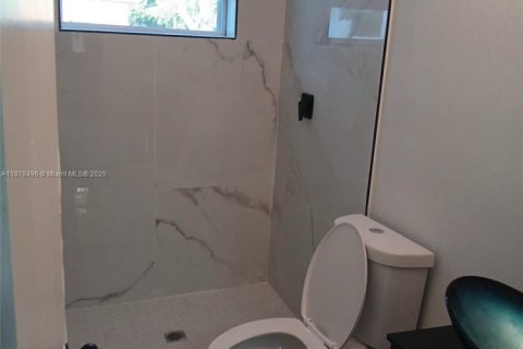 House in Miami Gardens, Florida 6 bedrooms, 86.96 sq.m. № 1927336 - photo 3