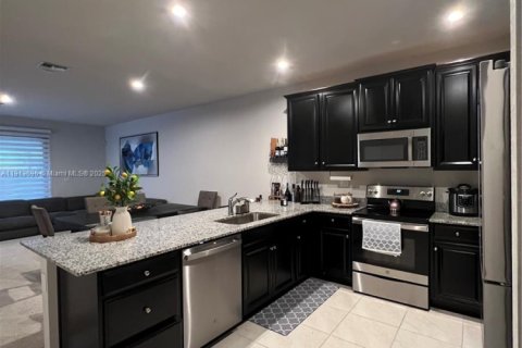 Townhouse in Homestead, Florida 3 bedrooms № 1969844 - photo 5
