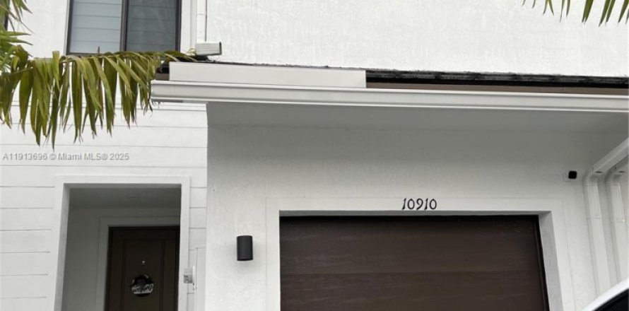 Townhouse in Homestead, Florida 3 bedrooms № 1969844