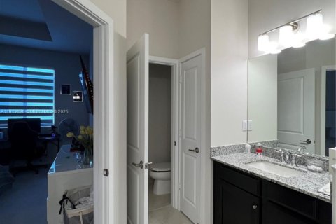 Townhouse in Homestead, Florida 3 bedrooms № 1969844 - photo 12