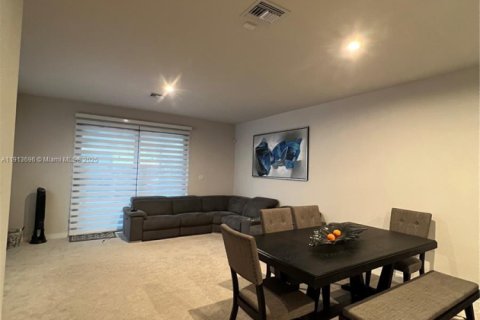 Townhouse in Homestead, Florida 3 bedrooms № 1969844 - photo 8