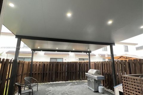 Townhouse in Homestead, Florida 3 bedrooms № 1969844 - photo 17