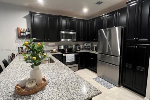 Townhouse in Homestead, Florida 3 bedrooms № 1969844 - photo 4