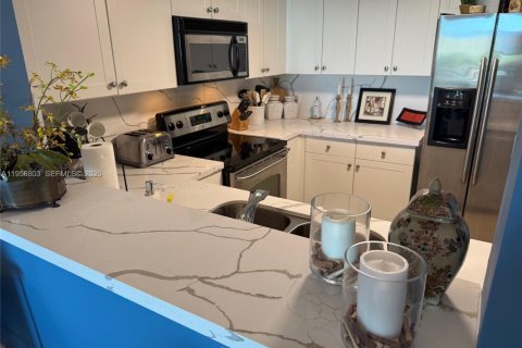 Купить кондоминиум в Майами, Флорида 2 спальни, 95.41м2, № 2010692 - фото 9