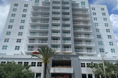 Кондоминиум с 2 спальнями в Майами, Флорида № 2010692
