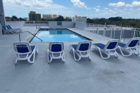 Купить кондоминиум в Майами, Флорида 2 спальни, 95.41м2, № 2010692 - фото 23