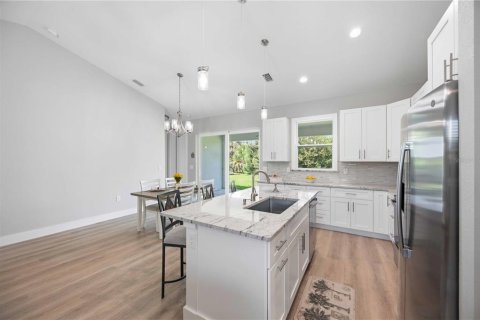 House in Port Charlotte, Florida 3 bedrooms, 158.31 sq.m. № 2099431 - photo 7