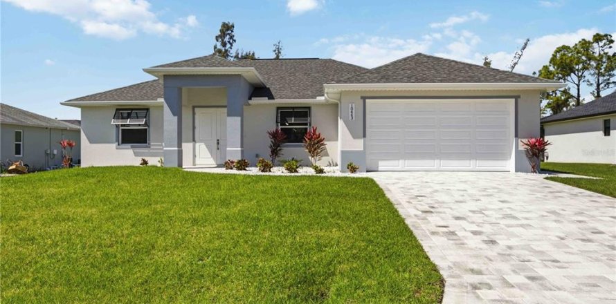 House in Port Charlotte, Florida 3 bedrooms, 158.31 sq.m. № 2099431