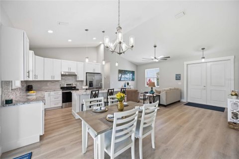 House in Port Charlotte, Florida 3 bedrooms, 158.31 sq.m. № 2099431 - photo 9