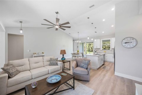 House in Port Charlotte, Florida 3 bedrooms, 158.31 sq.m. № 2099431 - photo 5