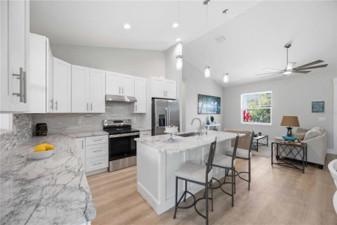 House in Port Charlotte, Florida 3 bedrooms, 158.31 sq.m. № 2099431 - photo 12