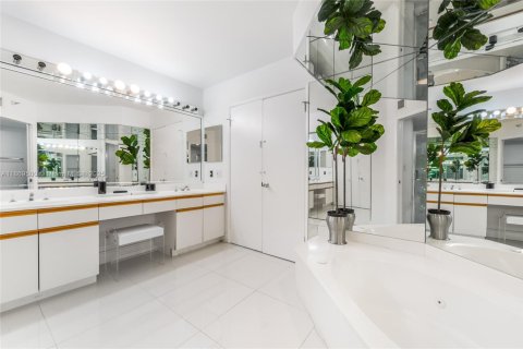 Copropriété à vendre à Aventura, Floride: 2 chambres, 134.43 m2 № 1896785 - photo 12