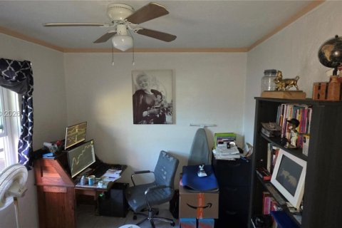 Casa en venta en Opa-locka, Florida, 3 dormitorios, 90.58 m2 № 2006388 - foto 2