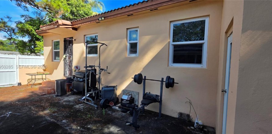 Casa en Opa-locka, Florida 3 dormitorios, 90.58 m2 № 2006388