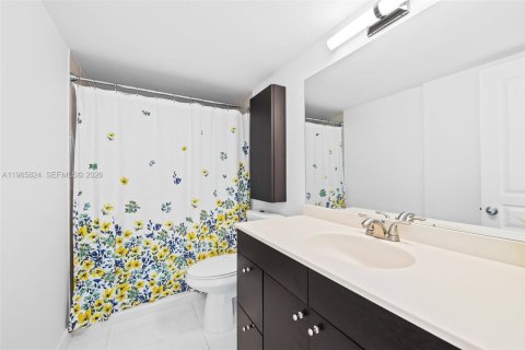 Condominio en venta en Hallandale Beach, Florida, 2 dormitorios, 132.85 m2 № 2028942 - foto 17