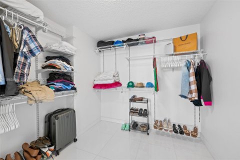 Condominio en venta en Hallandale Beach, Florida, 2 dormitorios, 132.85 m2 № 2028942 - foto 14