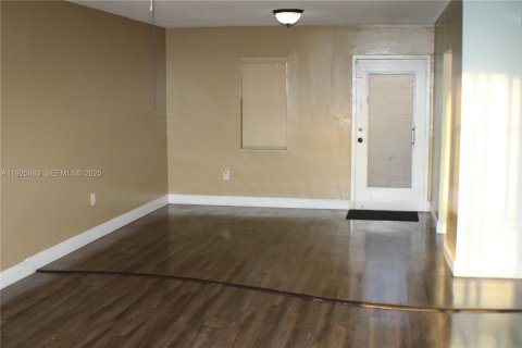 Condo in North Lauderdale, Florida, 1 bedroom  № 1984523 - photo 8