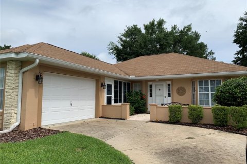 House in Ocala, Florida 2 bedrooms, 142.79 sq.m. № 1769623 - photo 1