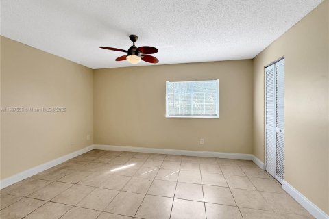 Снять в аренду кондоминиум в Холливуд, Флорида 2 спальни, 78.97м2, № 1963919 - фото 6