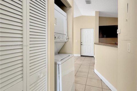 Снять в аренду кондоминиум в Холливуд, Флорида 2 спальни, 78.97м2, № 1963919 - фото 10