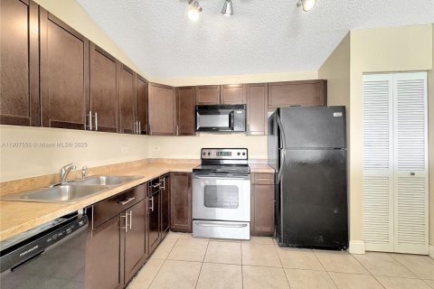 Снять в аренду кондоминиум в Холливуд, Флорида 2 спальни, 78.97м2, № 1963919 - фото 5