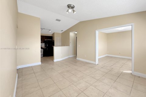 Снять в аренду кондоминиум в Холливуд, Флорида 2 спальни, 78.97м2, № 1963919 - фото 3