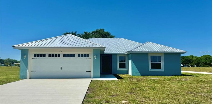House in Sebring, Florida 3 bedrooms, 146.79 sq.m. № 1838331
