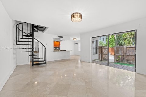 Adosado en venta en Miami, Florida, 2 dormitorios, 95.97 m2 № 2058626 - foto 13