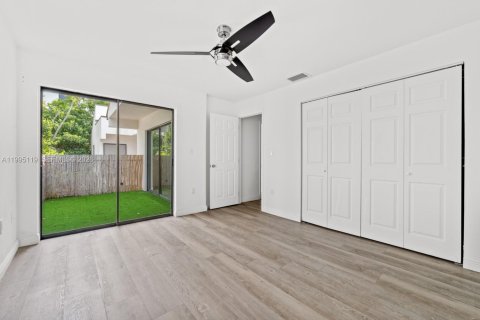 Adosado en venta en Miami, Florida, 2 dormitorios, 95.97 m2 № 2058626 - foto 15