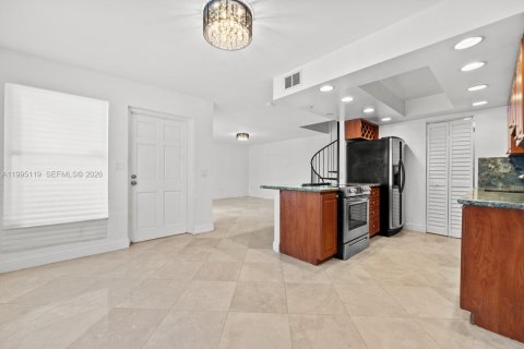 Adosado en venta en Miami, Florida, 2 dormitorios, 95.97 m2 № 2058626 - foto 10