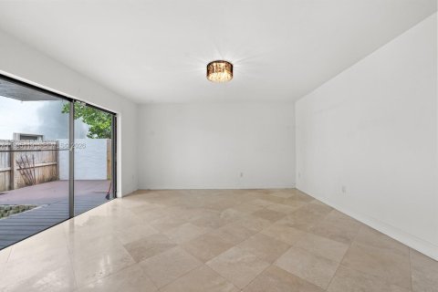 Adosado en venta en Miami, Florida, 2 dormitorios, 95.97 m2 № 2058626 - foto 12