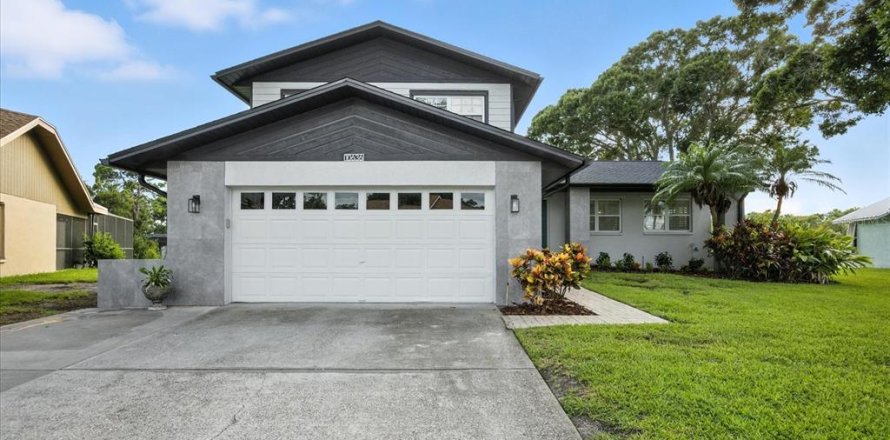 House in Largo, Florida 4 bedrooms, 218.04 sq.m. № 1854441