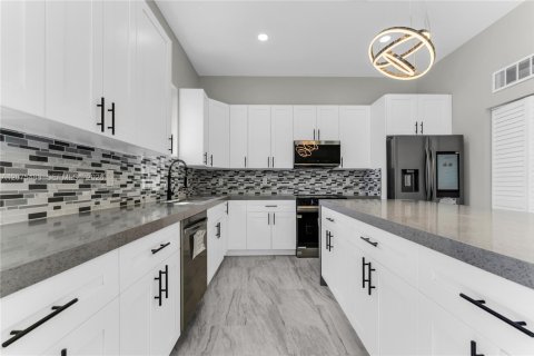 Villa ou maison à vendre à Fort Lauderdale, Floride: 4 chambres, 168.06 m2 № 2315874 - photo 12