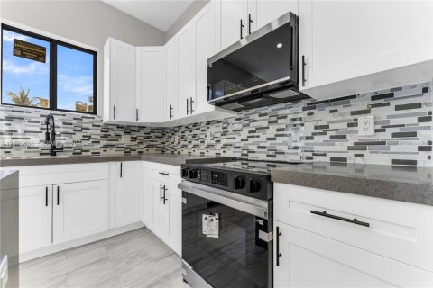 Villa ou maison à vendre à Fort Lauderdale, Floride: 4 chambres, 168.06 m2 № 2315874 - photo 14