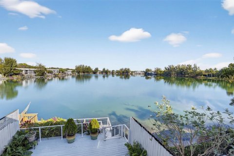 Townhouse in Miami, Florida 3 bedrooms, 178.65 sq.m. № 1996066 - photo 25