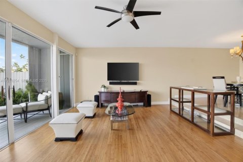 Townhouse in Miami, Florida 3 bedrooms, 178.65 sq.m. № 1996066 - photo 10